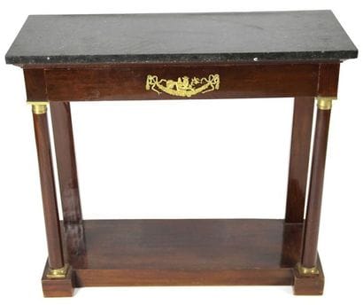 CONSOLE en acajou et placage d'acajou, les...