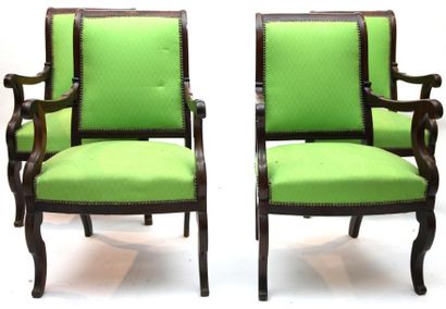 SUITE DE 4 FAUTEUILS en acajou et placage...