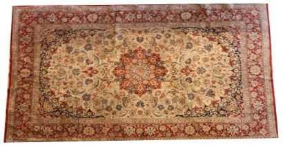 TAPIS PERSAN en soie 252 x 155 cm
