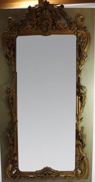 ELEMENT DE BOISERIE en bois naturel sculpté...