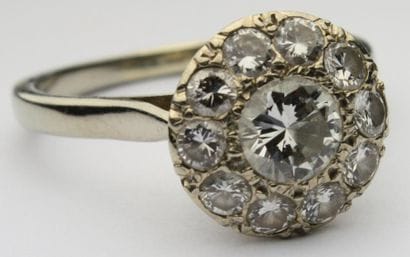 BAGUE en or gris ornée d'un diamant de taille...