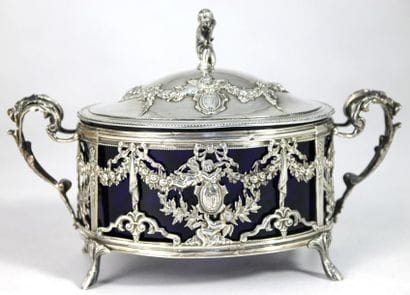 SUCRIER en argent avec son interieur en verre...