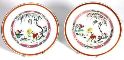 CHINE
PAIRE D'ASSIETTES RONDES en porcelaine...