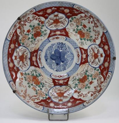 CHINE
Grand PLAT circulaire en porcelaine...