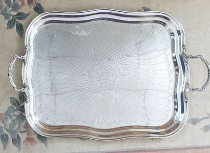 LARGE TRAY in silver-plated metal

64 x 44...