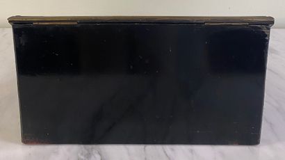 ECRITOIRE en bois noirci à décor incrusté...