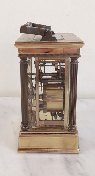 REVEIL DE VOYAGE en bronze, laiton et verre...