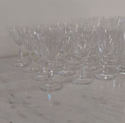 LOT including : 

- VILLEROY & BOCH,12 crystal...