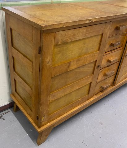 René GABRIEL (1890-1950)

Beech sideboard...