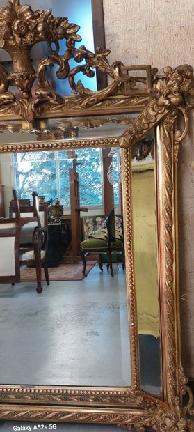 MIROIR à pareclose en bois et stuc doré à...