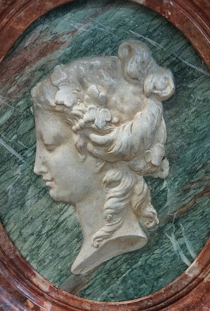 OVAL MEDALLON painted in imitation of marble...