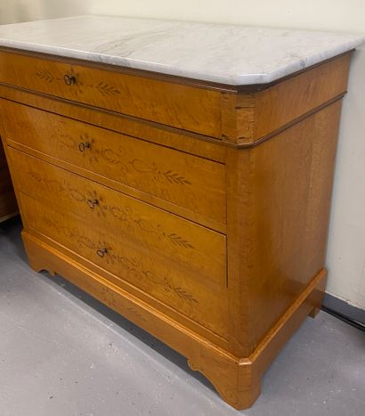 COMMODE in bird's eye maple opening with...