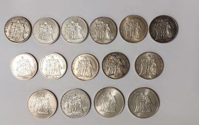 LOT de pièces en argent comprenant : 

-...