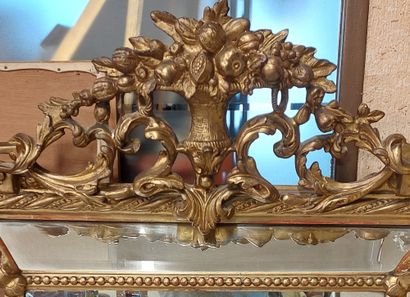 MIROIR à pareclose en bois et stuc doré à...