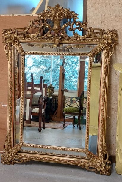 MIROIR à pareclose en bois et stuc doré à...