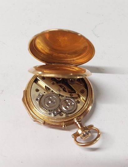 SMALL GOLD LADY'S GOLF WATCH 

PB : 22,35...