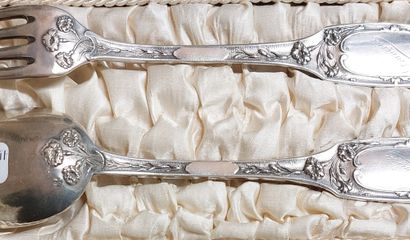 TWELVE DESSERT KNIVES, silver handles with...