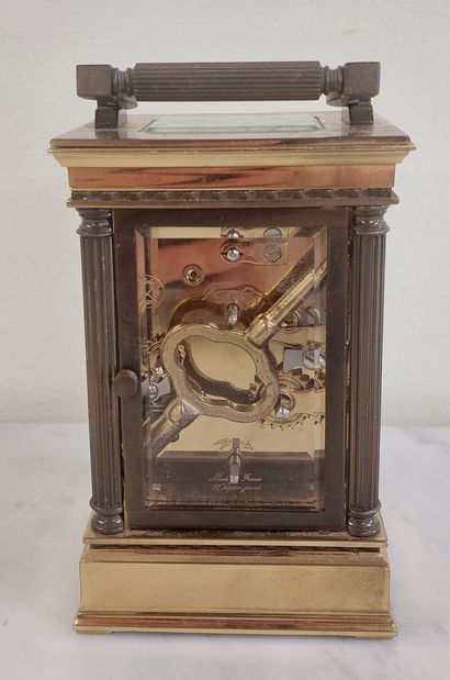 REVEIL DE VOYAGE en bronze, laiton et verre...