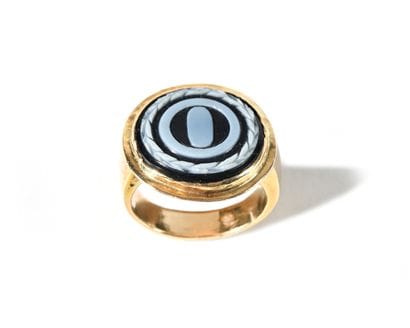 RING IN 18k yellow gold.
Cat adorned with...