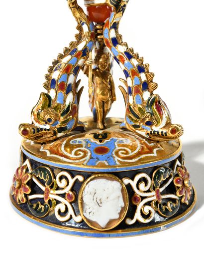 AGATE AND POLYCHROME ENAMEL BOWL,
the cup...