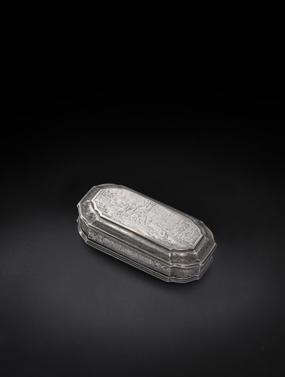 SILVER TABATIERE, oblong shape, molded edges.
Engraved...