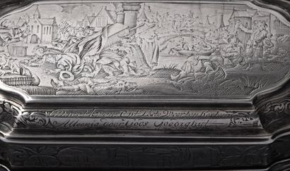 SILVER TABATIERE, oblong shape, molded edges.
Engraved...