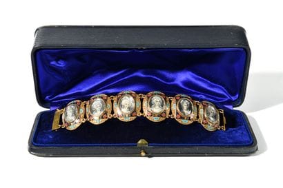 18K gold and enamel bracelet
in a case decorated...