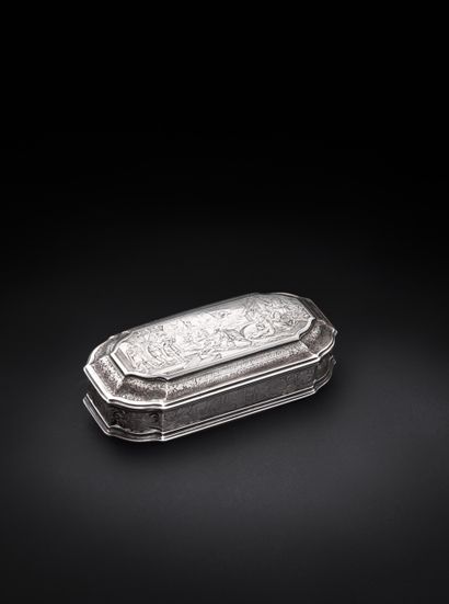 SILVER TABATIERE, oblong shape, molded edges.
Engraved...