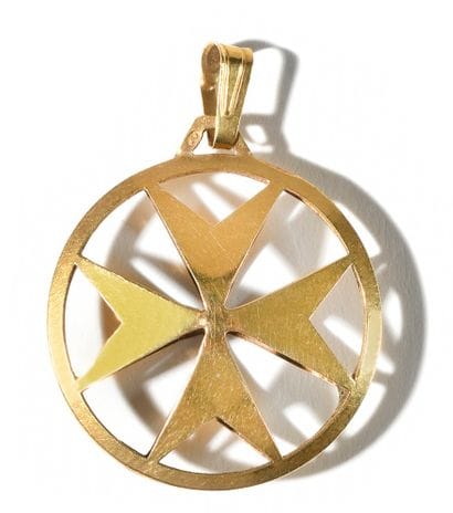 ROUND PENDANT, OPENWORK
with Maltese cross.
In...