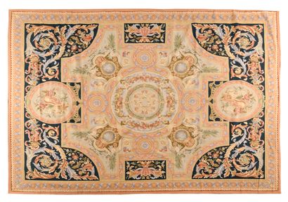 STYLE AUBUSSON
Grand tapis aux fils de laine...