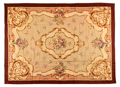 AUBUSSON 
Grand et fin tapis aux fils de...