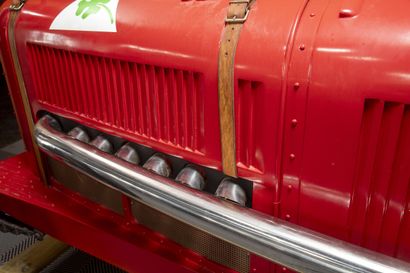 ALFA ROMEO: 1:1 resin model of an Alfa Romeo...