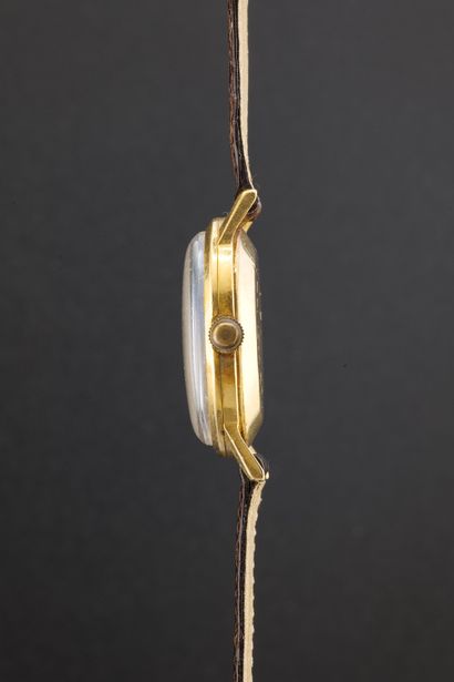OMEGA
Genève
Réf : 14720 2
Vers : 1950,
Boîtier...