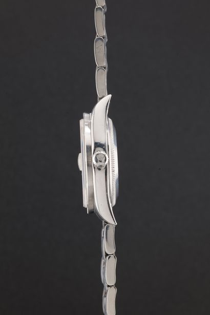 ROLEX
Oyster Date 
Réf : 15210
Vers : 1996.
Boîtier...