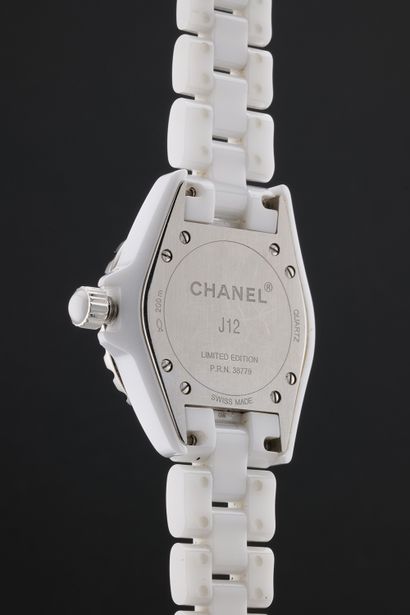 CHANEL
J12
Réf : 38779
Vers : 2005.
Boîtier...