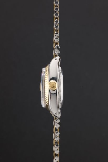ROLEX
DateJust 
Réf : 6917
Vers : 1975.
Boîtier...