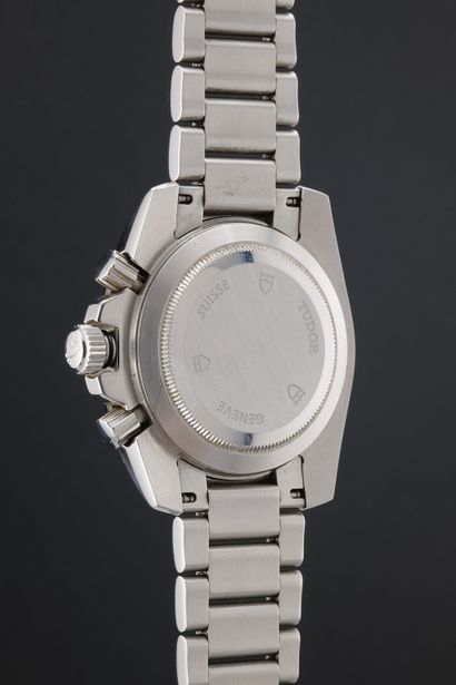 TUDOR
Sport Chronograph
Réf : 20300
Vers...