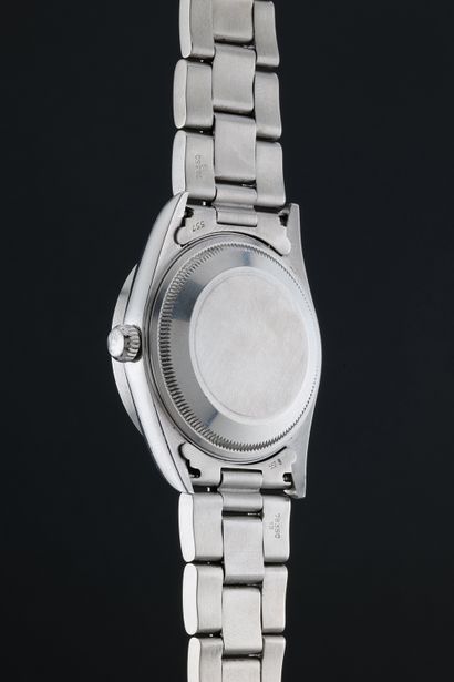 ROLEX
Oyster Date 
Réf : 15210
Vers : 1996.
Boîtier...