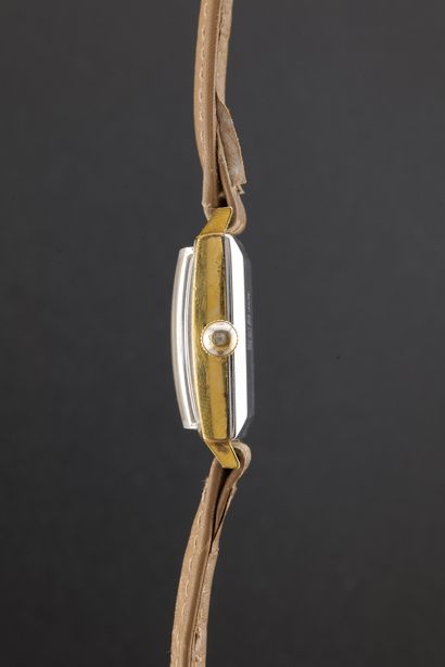 JUNGHANS
Carré
Vers : 1960
Boîtier : carré...