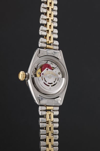 ROLEX
DateJust 
Réf : 6917
Vers : 1975.
Boîtier...