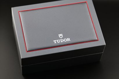 TUDOR
Sport Chronograph
Réf : 20300
Vers...