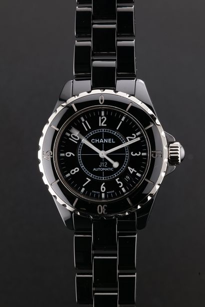 CHANEL
J12
Ref : J.R.15905
Circa: 2010.
Case:...