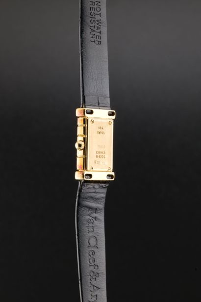 VAN CLEEF ARPELS
Ladies' watch
Circa: 1990.
Case:...