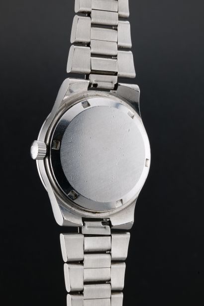 OMEGA
Geneva
Ref : 166.0173
Circa: 1970
Case:...