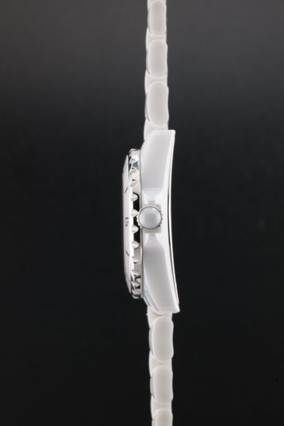 CHANEL
J12
Ref : 58419
Circa: 2005.
Case:...