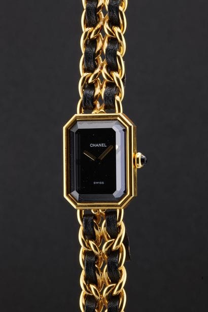 CHANEL
My first L
Ref : 1987
Circa: 1987.
Case:...