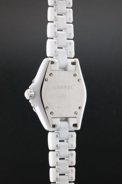 CHANEL
J12
Ref : 76777
Circa: 2005.
Case:...