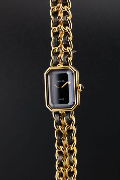 CHANEL
My first L
Ref : 1987
Circa: 1987.
Case:...