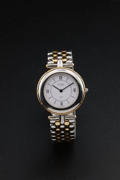 VAN CLEEF ARPELS
Circa: 2000.
Case: round...