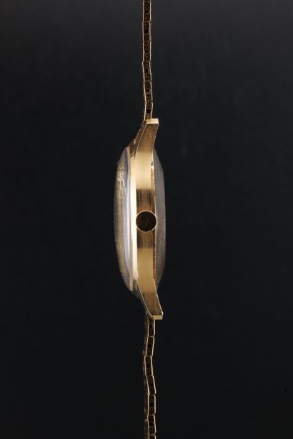 JAEGER LECOULTRE 
Ref : 157261
Circa: 1960.
Case:...